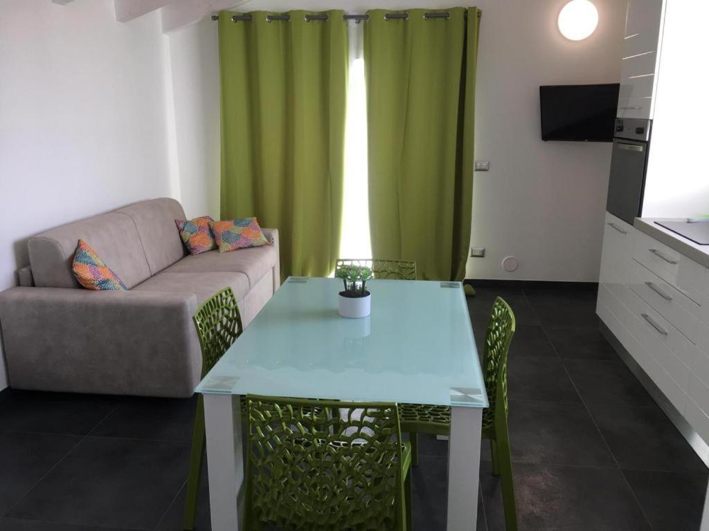 Casa Vacanza Colors Porto Torres Exterior photo